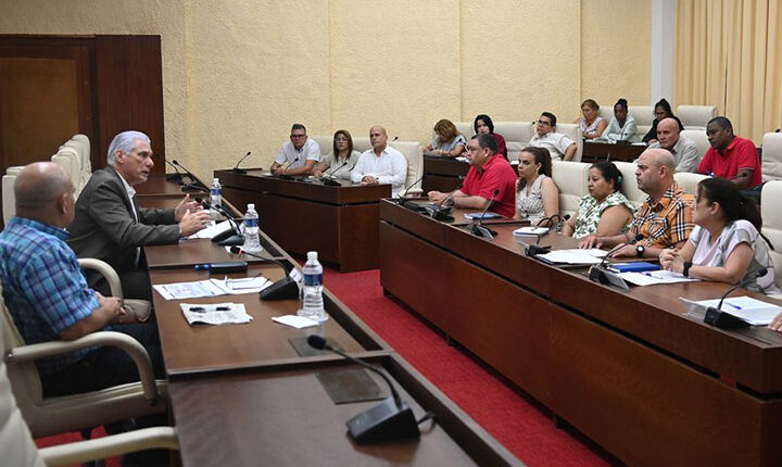 Dialogó Díaz-Canel con sindicalistas para fortalecer la CTC
