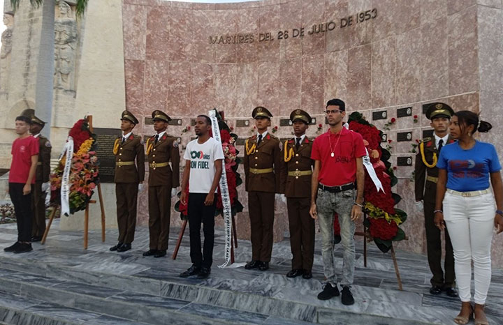 Rinden homenaje a Fidel y a los mártires del 26 de Julio