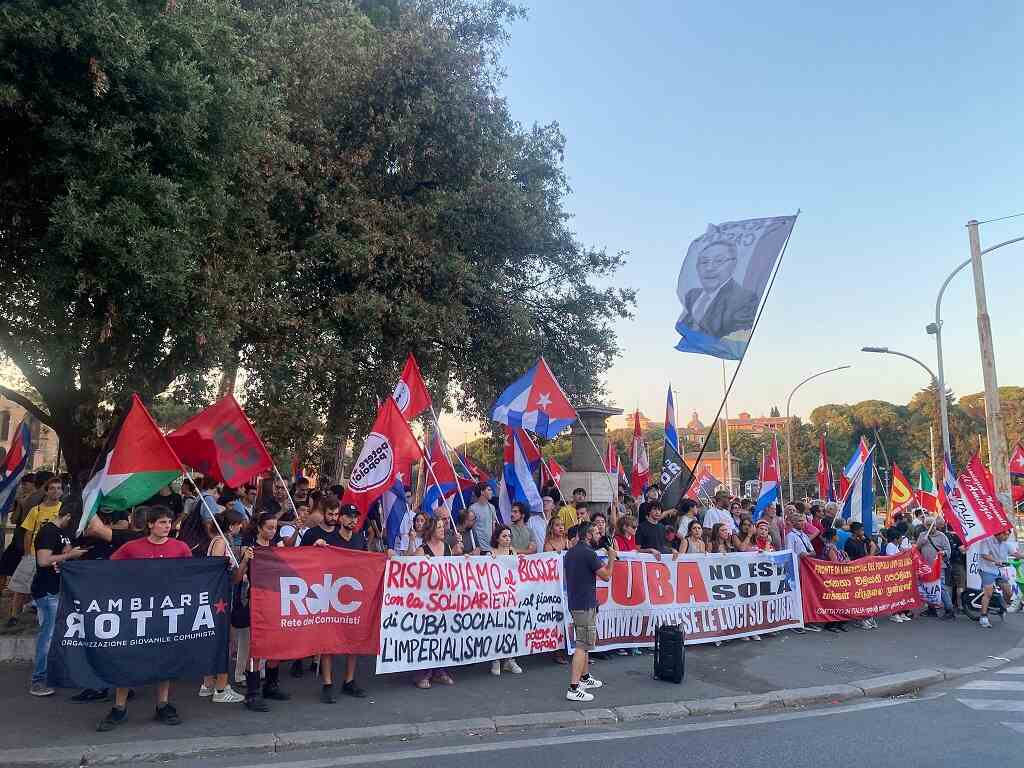 Realizan amplia demostración solidaria con Cuba en el centro de Roma