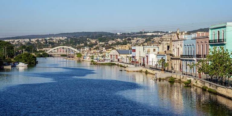 Tarde cálida y chubascos aislados