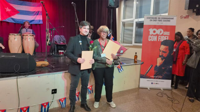 Entregan en Francia distinción por la Cultura Nacional de Cuba (+fotos)